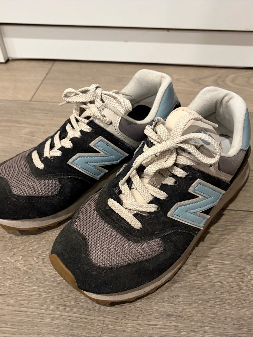 New Balance Classic Runner in Black, Gray & Light Blue, women size 7